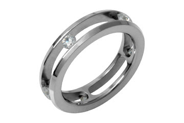 Bague en titane sertie de tension de diamant fendu de 1/2 carat
