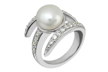 11/25 Carat White Gold Diamond & Button Pearl Ring