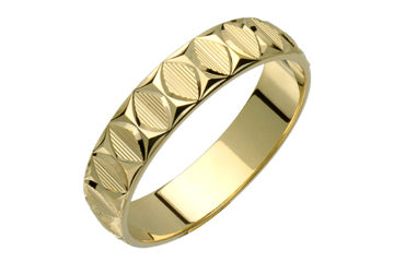 14K Comfort Fit Yellow Gold Wedding band with Beveled Oval Cut
