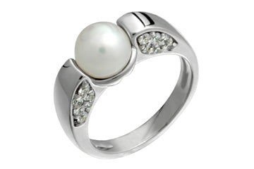 Bague en or blanc avec diamants et perles de culture 12/25 carats